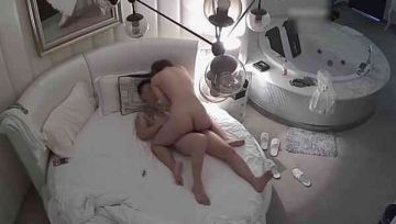 白嫩性感的美女小三高潮淫叫我要不许射啊才18分锺还吹牛