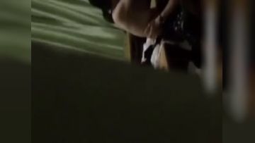 「广X工商学院」情侣教室嘿咻影片流出发现没关门被偷拍表情超惊恐