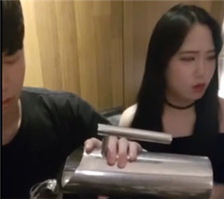 两人在沙发上暧昧5000117-004036 mp4