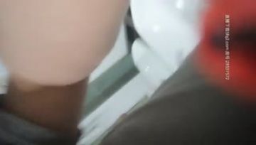 叫鸡偷拍流出~ 长发骚妹懂营造气愤，把客人伺候的服服贴贴!