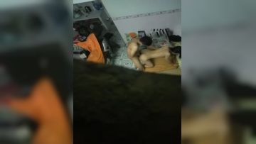 下雨无事偷拍邻居激情