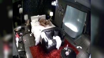 酒店偷拍小伙把身材修长大学女友干的狂叫,听声音都操都哭