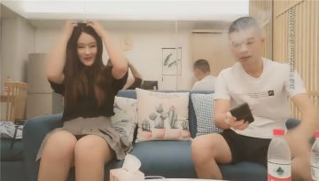 约了个裙子妹子3P啪啪，近距离拍摄两个一起玩弄，口交后入抽插勐操