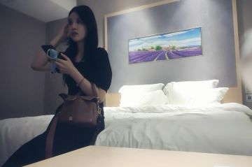 黑色长裙颜值美女 扣穴吸奶调情 侧入勐烈撞击 后入打桩喊给我