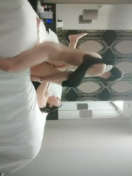 干劲利速肉感肥臀骚女，短裙69姿势扣穴，抗腿猛操把套被发现，一顿安抚再继续操，后入全力出击