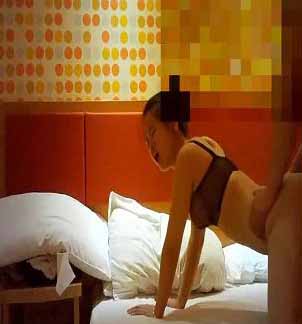 常哥酒店约炮个30如狼的良家少妇有点吃不消高清无水印