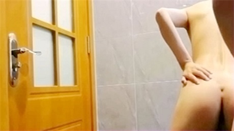 厕所干大奶妹，叫的差点让别人听见