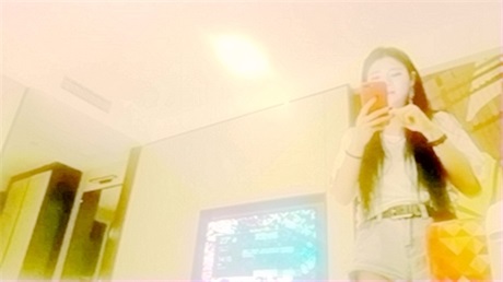 微信约CM漂亮牛仔短裤美女酒店啪啪,要提前支付元才让...