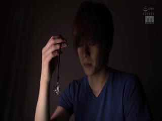 和她情人的妹妹一起隐身