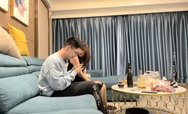 《隐私㊙️泄密》全方位无死角偸拍学生公寓卫生间安装针孔㊙️数位小姐姐洗澡过程中用手用道具自慰解压2段