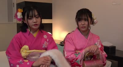 DVMM-237 二次会帰りの终电间际に突撃交渉！成人式で再会した友达男女が中出し1発10万円の过激ミッションに挑戦！ほろ酔い女子大生2人が同级生男子とラブホテルで朝までハーレム逆3P连続射精セックス！性欲溢れる若者の人生初の中出し乱交は1発限りじゃ…