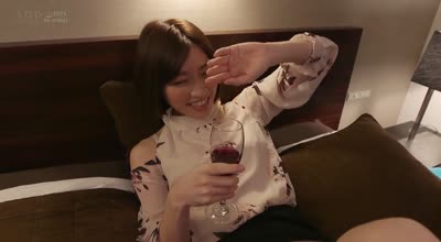 STARS-093如果能和AV引退后的市川雅美相遇再公司内偷偷谈恋爱的话