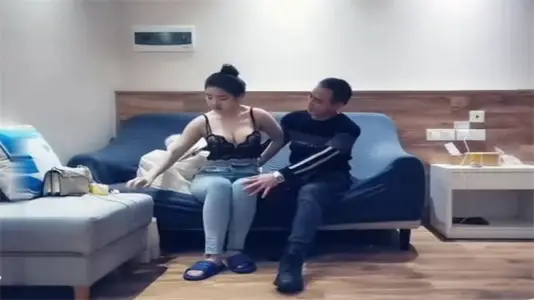 黄先生床上尤物！亮眼车头灯晃得人欲火焚身，骚穴湿透求硬上